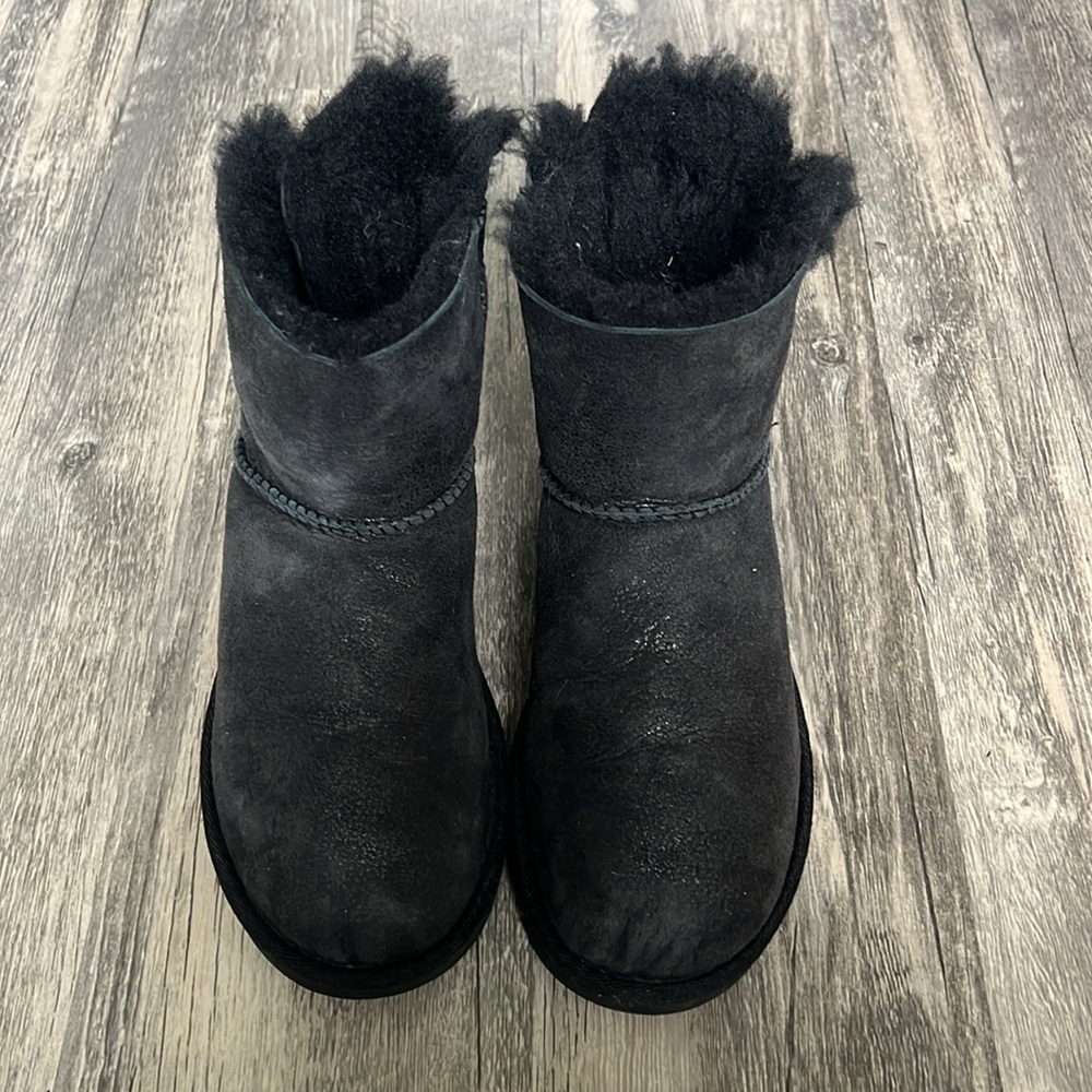 UGG - black Swarovski crystals- leather braided bows size 7 - Picture 3 of 7